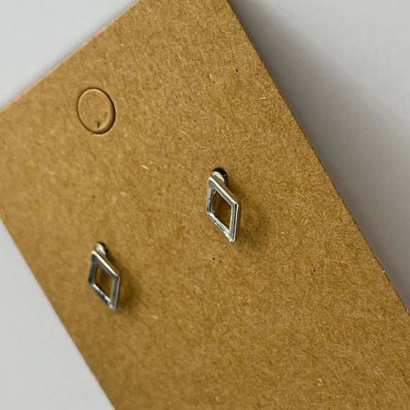 Different shaped silver stud earrings - Picture 5 of 10